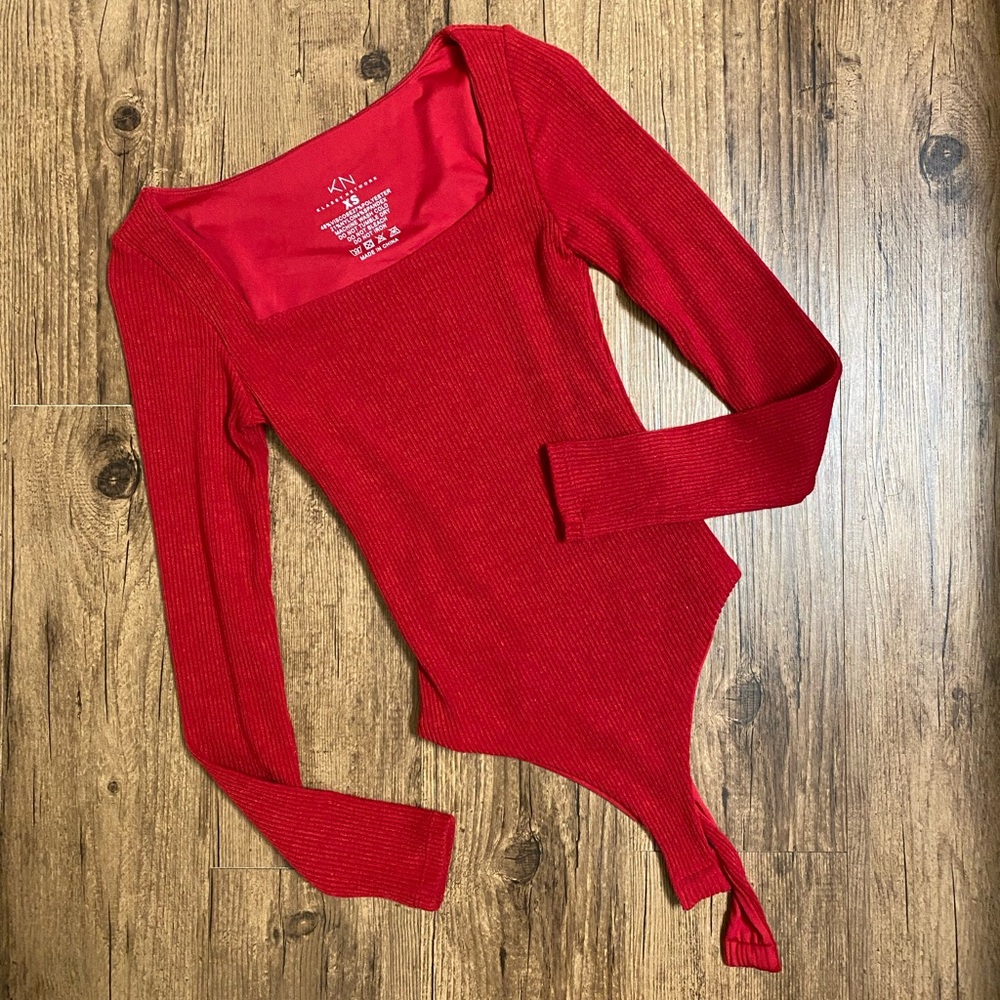 Klassy network red ribbed square neck long sleeve brami suit
